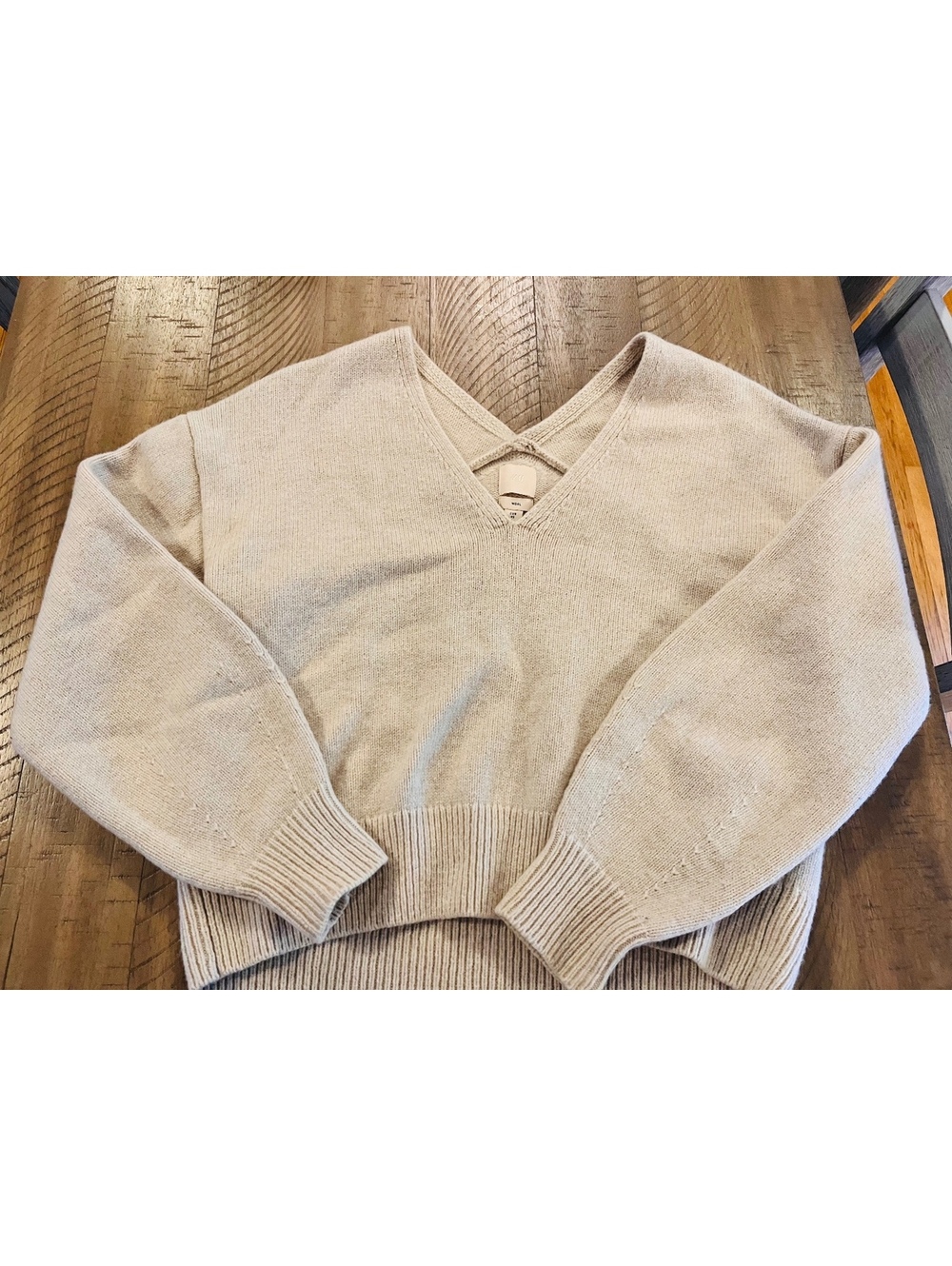 H&M Premium 100% Lambswool Beige V-Neck Slouchy Knit Sweater